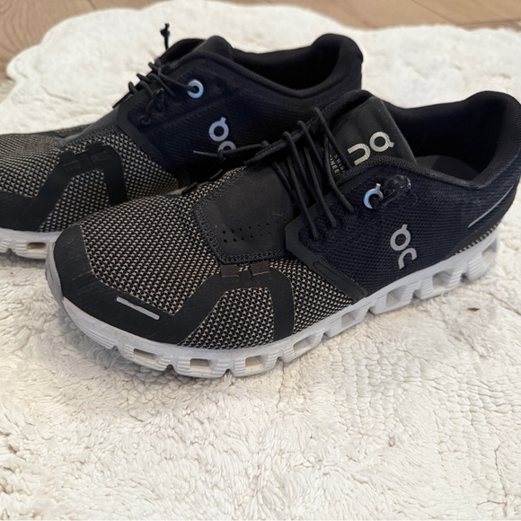 On cloud women’s size 8 - Picture 1 of 2